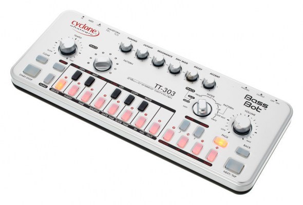 Cyclone Analogic TT-303 Bass Bot V2