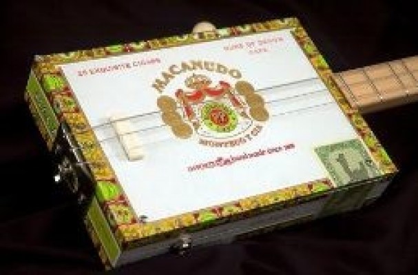 St.Blues Cigar Box Guitar 3 Macanudo