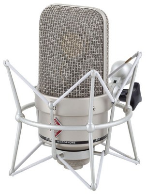 Neumann TLM 49