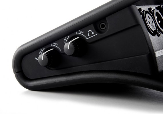 TC-Helicon VoiceLive Touch Switch3 Bundle